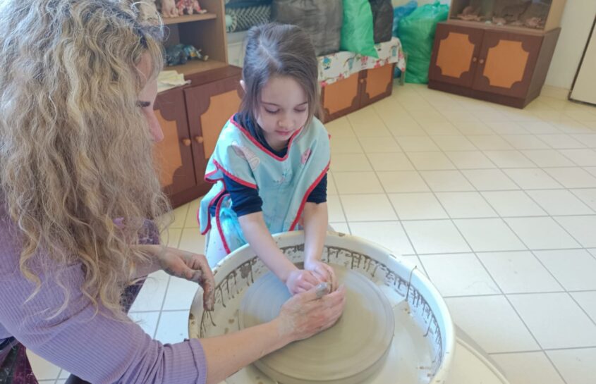 Za hrnčiarskym kruhom…